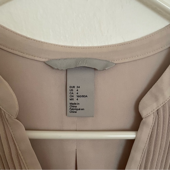 H&M Flutter Sleeve Mini Dress - Picture 2 of 3